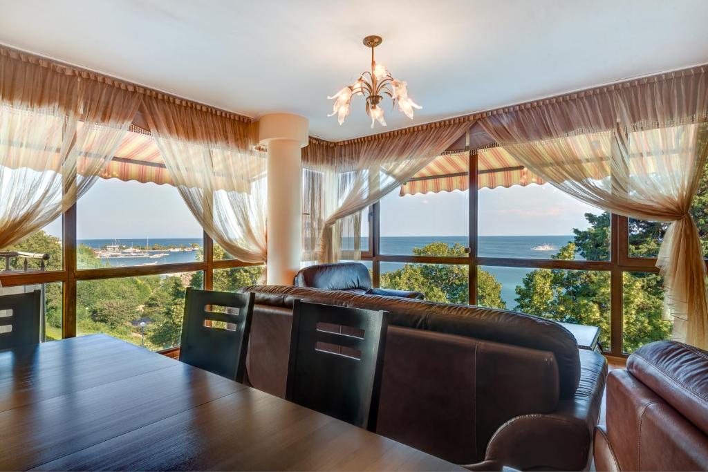 2-bedroom apartments in Panorama Beach 